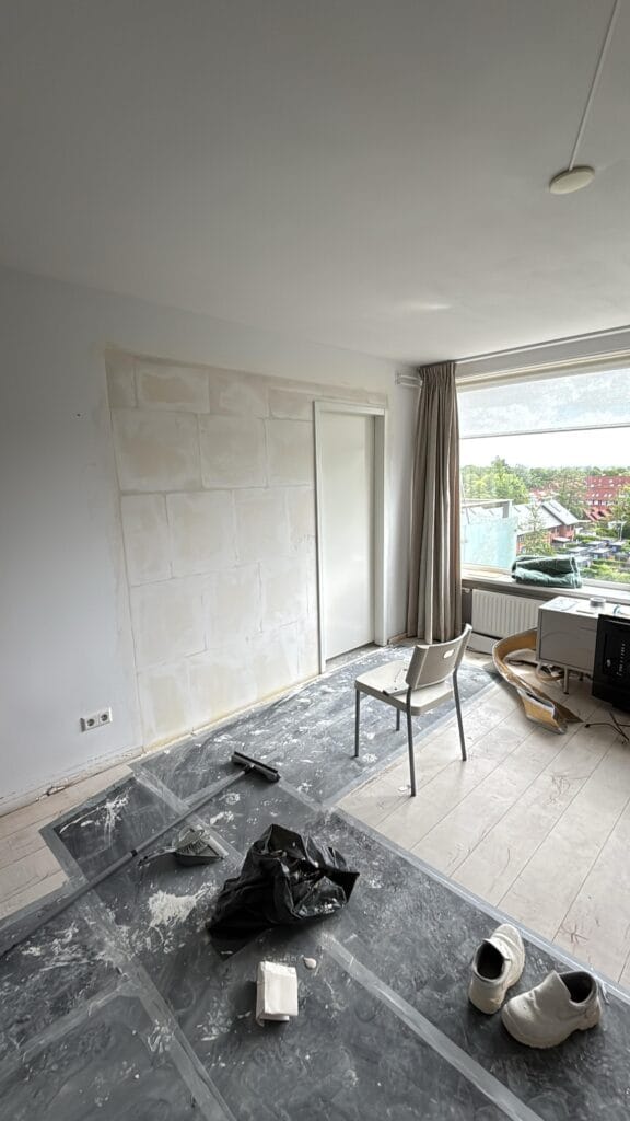 kluswoning met vochtbeschermde binnenwand